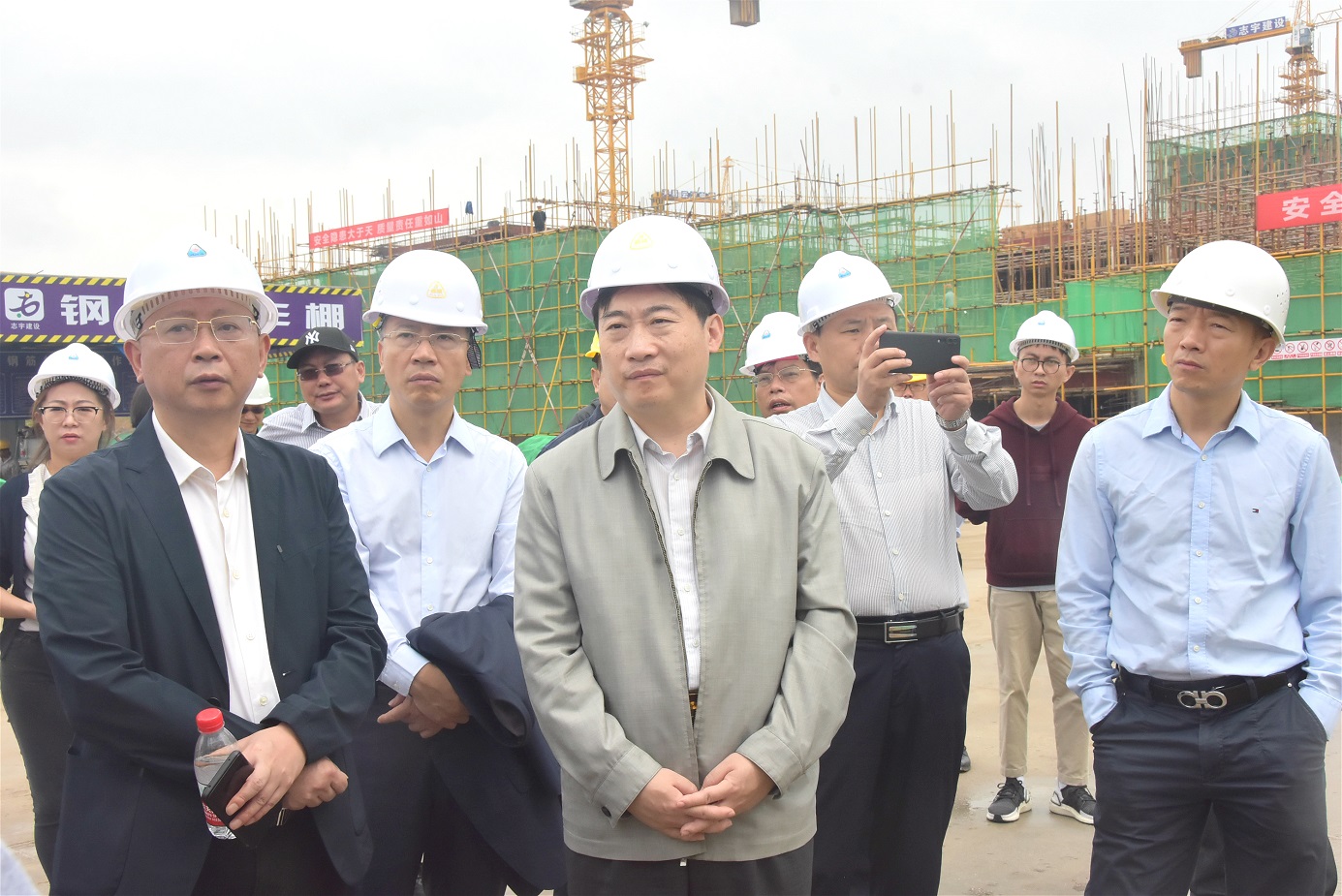 2020年9月28日国家发展改革委领导莅临天易云龙中学调研